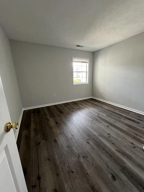 517 White River Dr — Photo 4