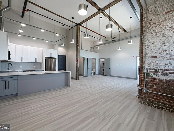 4th image of 1810 E Venango St #506