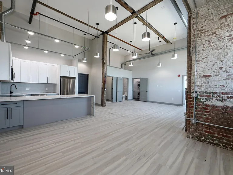 1810 E Venango St #506 — Photo 4