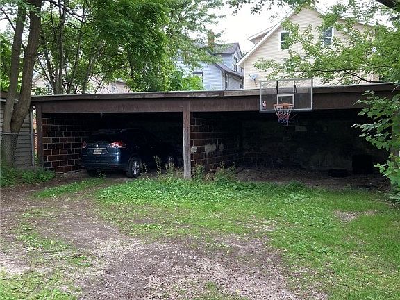 3rd image of 51 E Mapledale Ave