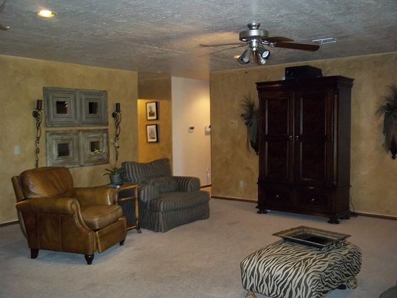 Spacious Living Room 