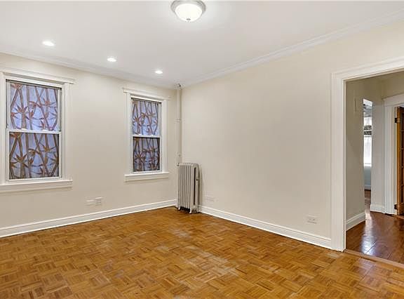 4th image of 3561 Holland Ave