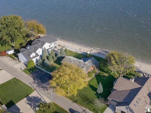13500 Venetian Dr, Monroe, MI 48161