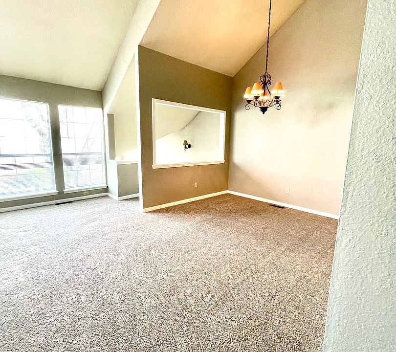 1st image of 1338 E 58th St #95