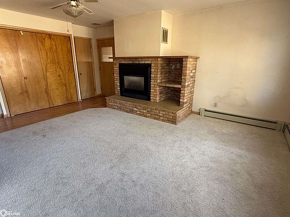 4th image of 207 N Lincoln St