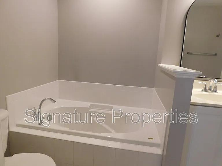 8197 Belton Cir — Photo 32