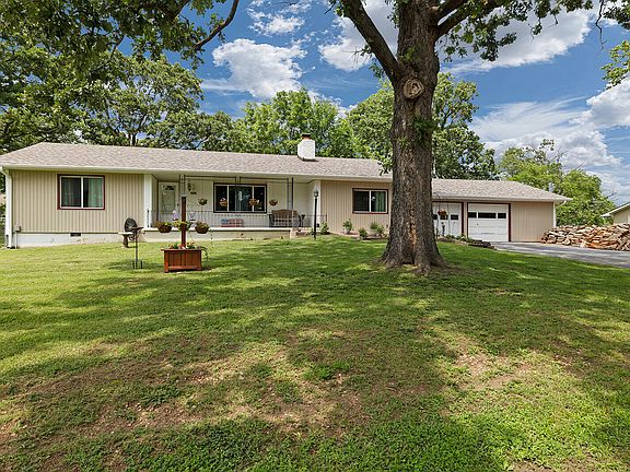 2nd image of 818 Walnut Drive