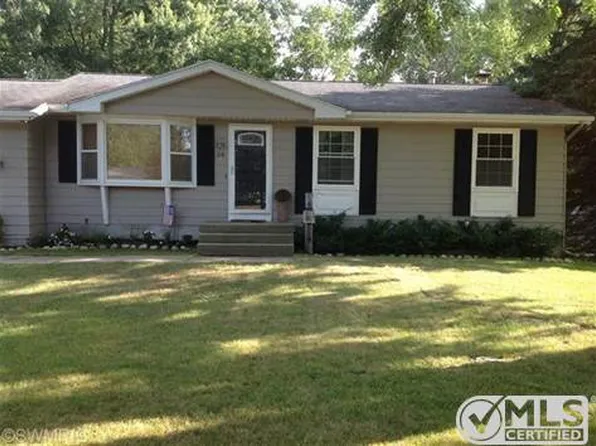 54 Homer Ln, Coopersville, MI 49404