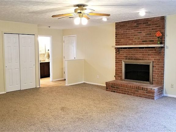 3rd image of 4322 Packard Dr