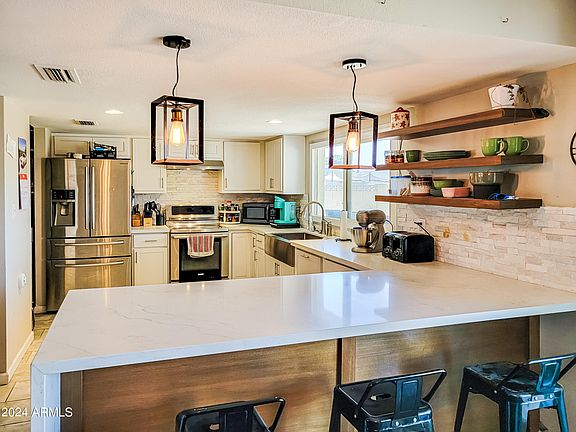 2nd image of 10228 N 37TH Avenue