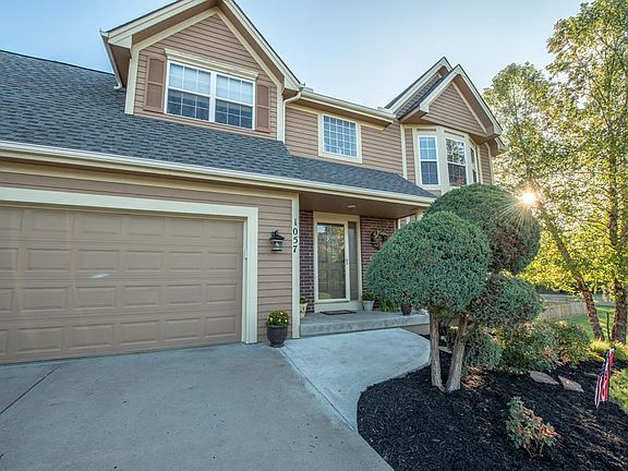 5th image of 1057 Wellington Way