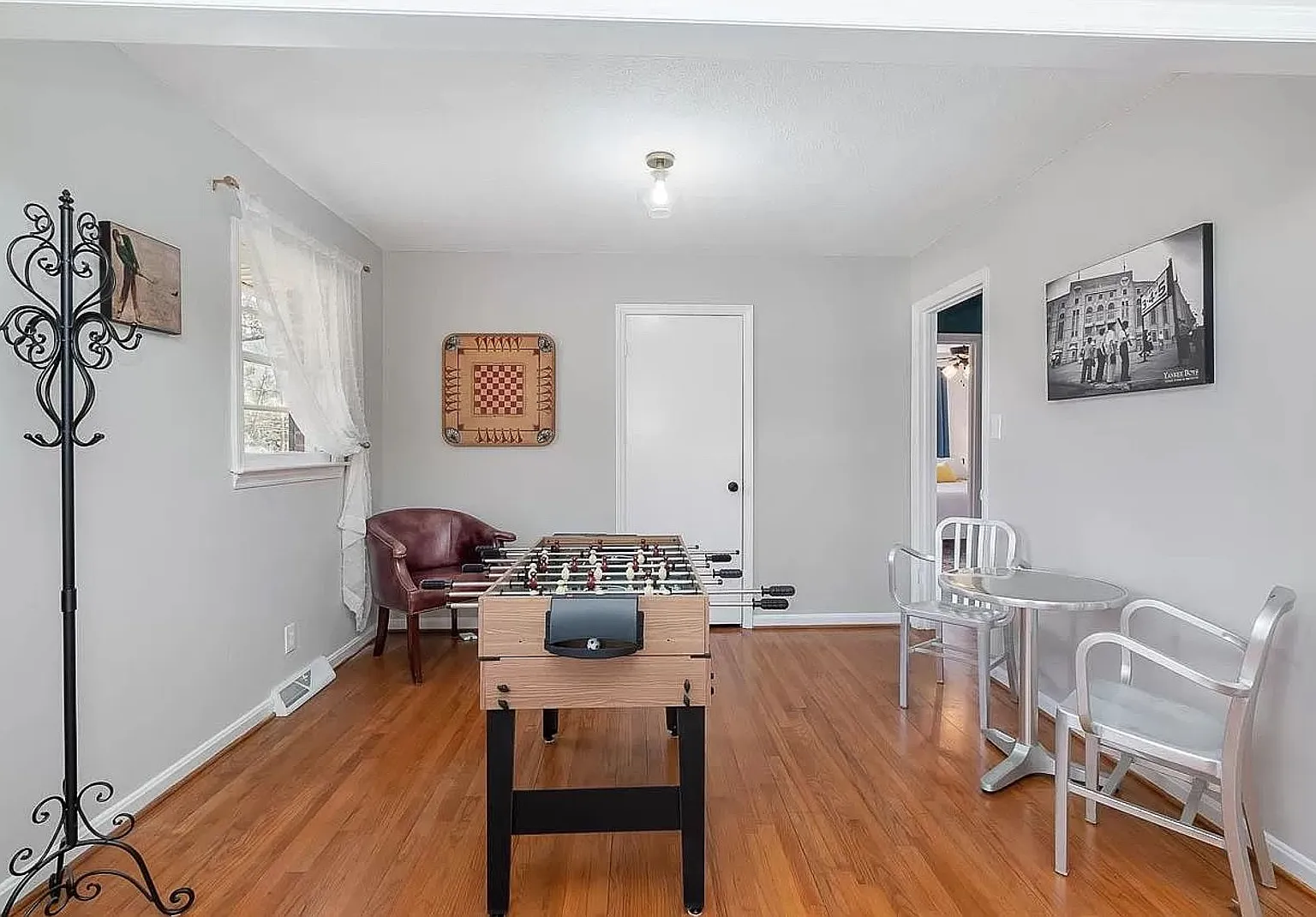 Room in 2 Bedroom Home at Archdale Dr — Photo 4
