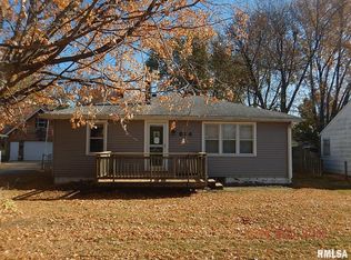 814 4th St, Colona, IL 61241