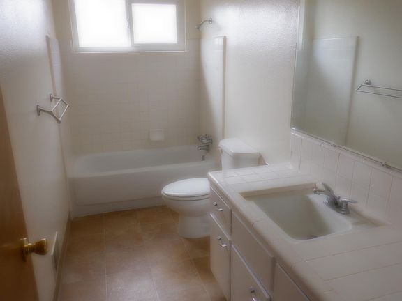 3rd image of 931 Lawton Ave