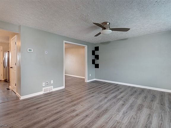 5th image of 7405 Yorktown Ct