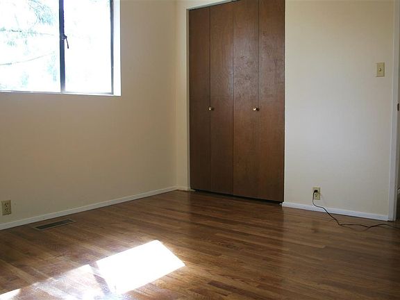 5th image of 14709 NE 5th St