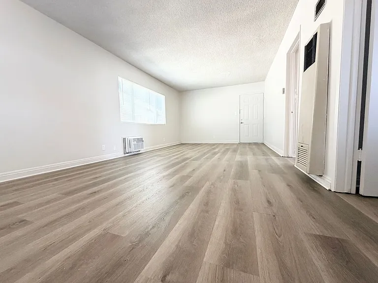 7238 - 7246 N Lotus Ave — Photo 6