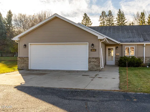 2835 Knight Dr, Grand Forks, ND 58201