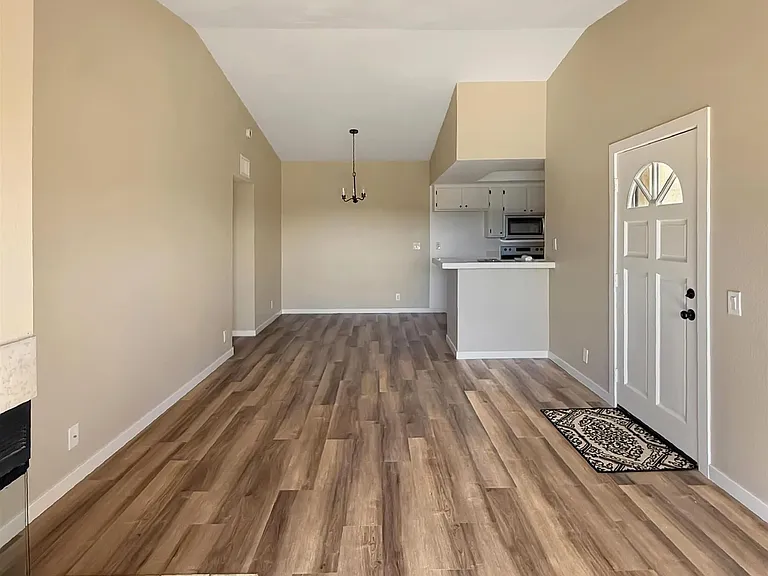 2425 Cranston Dr — Photo 22