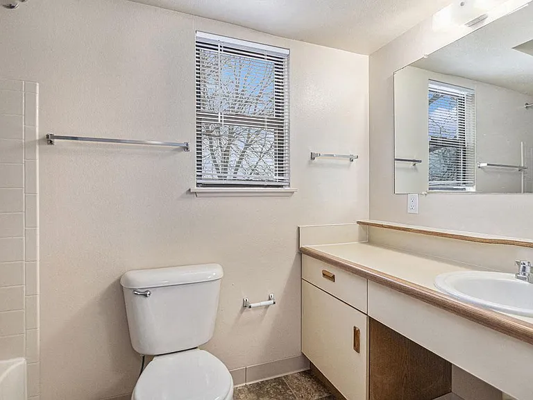 Indian Lakes Apartments — Photo 73