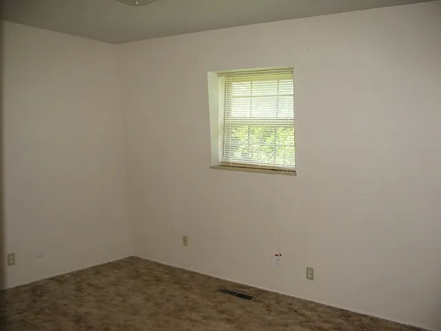102 King Arthur Ct — Photo 3