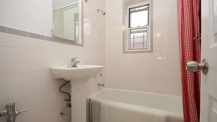 Sold by Fenwick Keats Real Estate | media 7