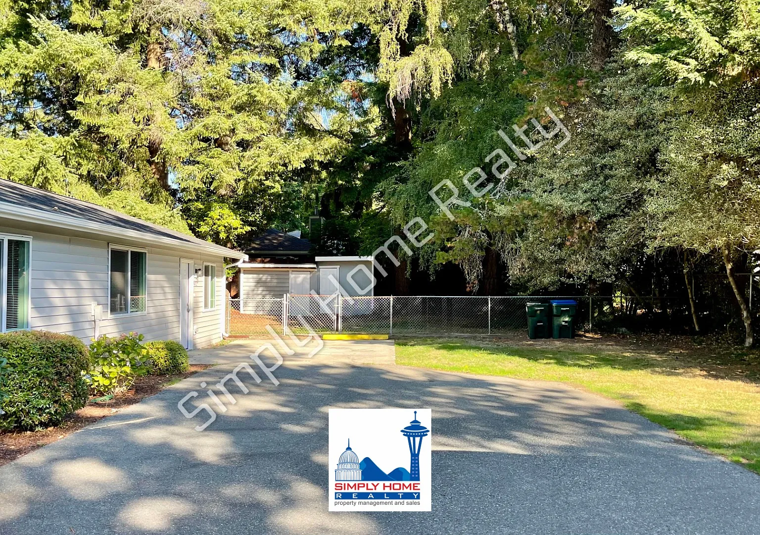 Cute and cozy, newly renovated 3 bedroom tucked inside a charming Tri-plex! — Photo 2