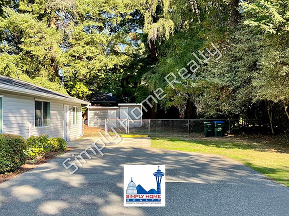 2nd image of 1422 Magnolia St SE