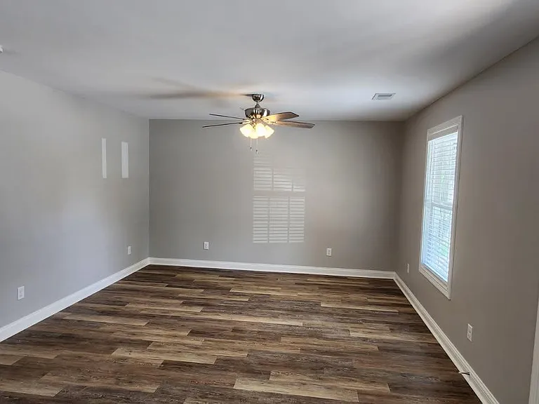 1110 E Rice Ln — Photo 3