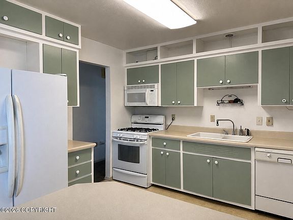4th image of 4447 E 6th Ave