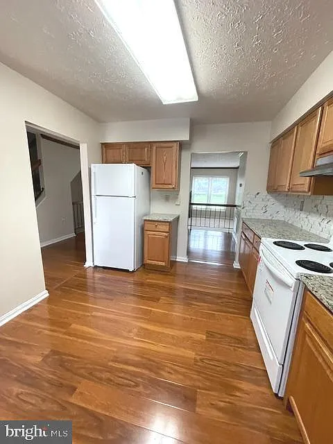 3 bed, 3.5 bath, 1360 sqft, $2,850 — Photo 3