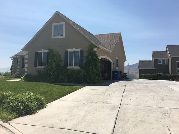 3rd image of 841 W Pheasant Ln