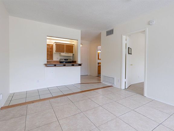5th image of 1001 SE 16th St APT 8