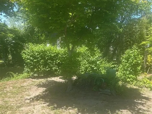 636 Holmdel Rd, Hazlet, NJ 07730