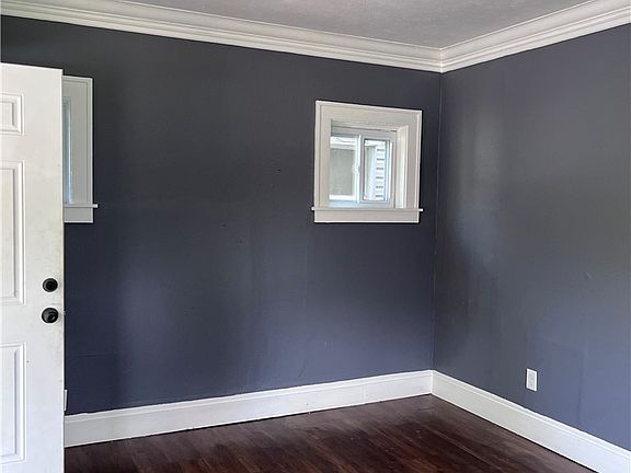 4th image of 2955 E 115th St