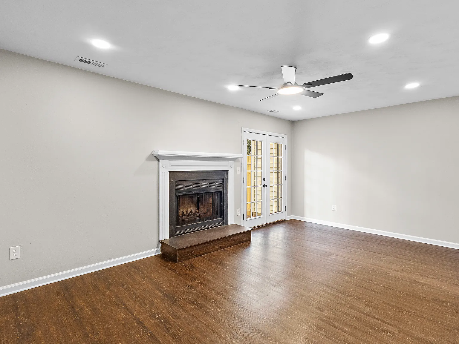 3 bed, 1300 sqft, $2,100 — Photo 4