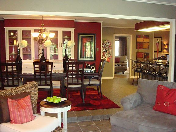 Open Dining with Built-In