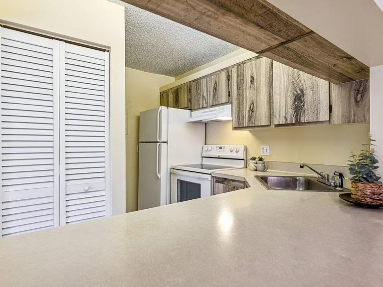 618 Sea Pine Way #A2 — Photo 8