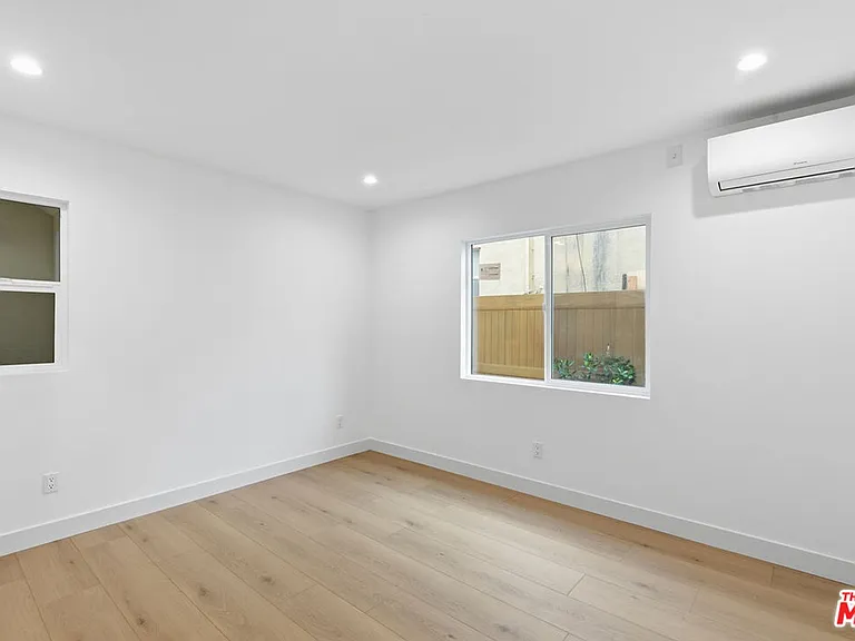 3431 Edgehill Dr — Photo 11