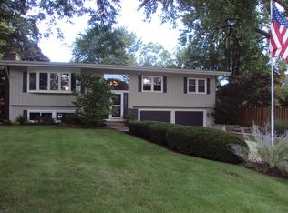 1403 Glencoe St, Wheaton, IL 60187