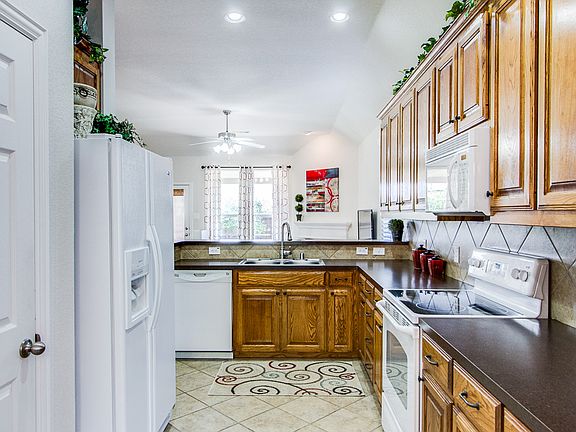 5th image of 10225 Benwick Dr