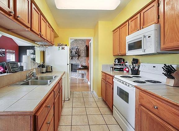 5th image of 2720 Bradbury St