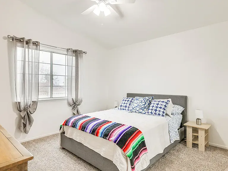 708 Champagne Ct — Photo 30