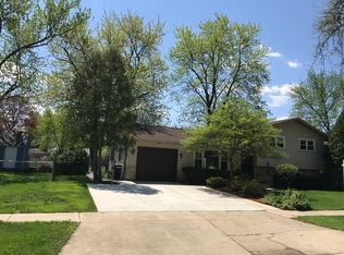 635 Ironwood Dr, Elk Grove Village, IL 60007
