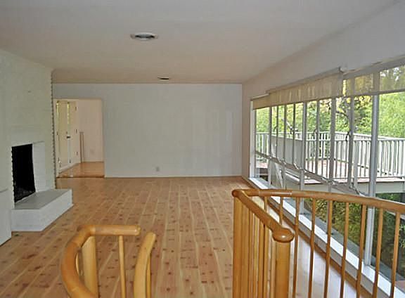 4th image of 1169 N Canterbury Ct