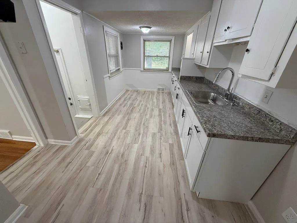 3 bed, 1.5 bath, 1099 sqft, $1,795 — Photo 4