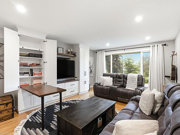 5th image of 10 Taylor Cres