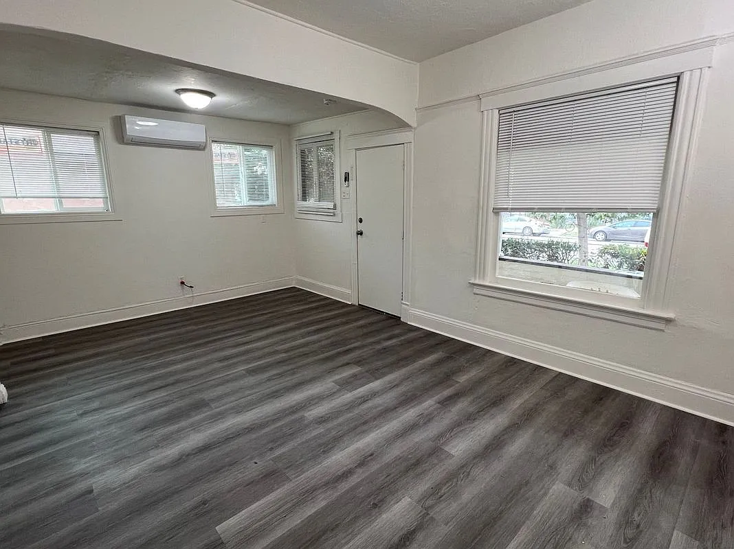 3630 Locust St — Photo 4