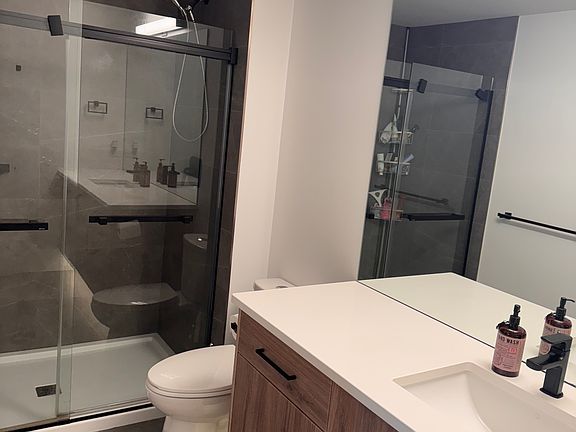 3rd image of 484 Edinburgh Blvd