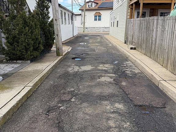 5th image of 308 E 8th Road